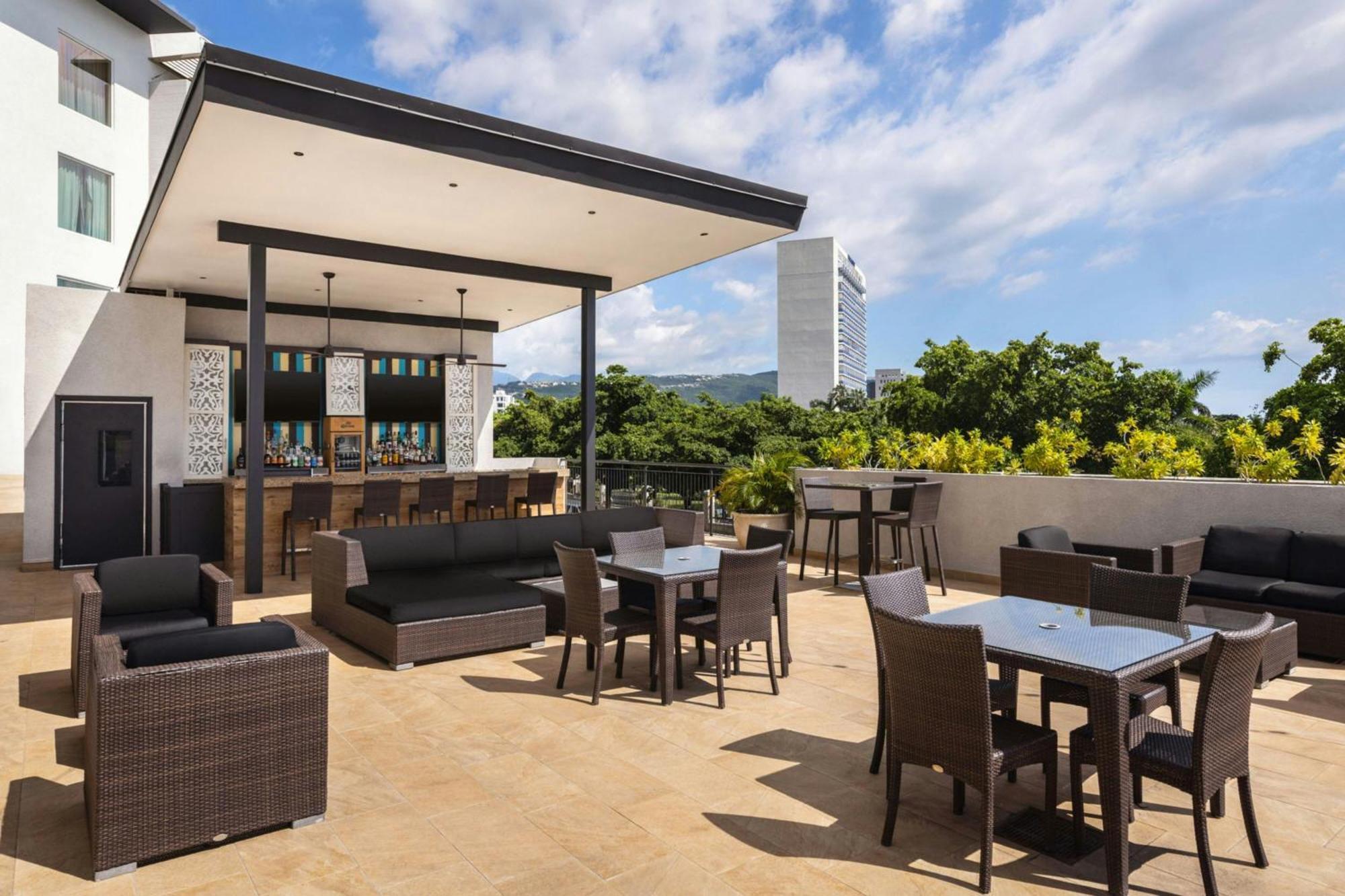 Courtyard By Marriott Kingston, Jamaica Hotel Eksteriør billede